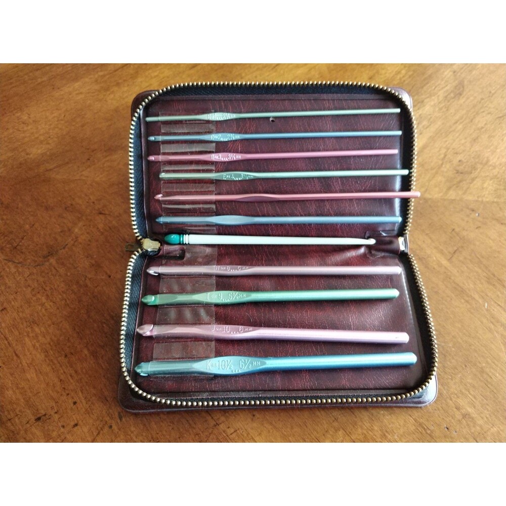 Lot of 11 Vtg Susan Bates Crochet Hook Set in Case Size B C D E F G H I J N + 5